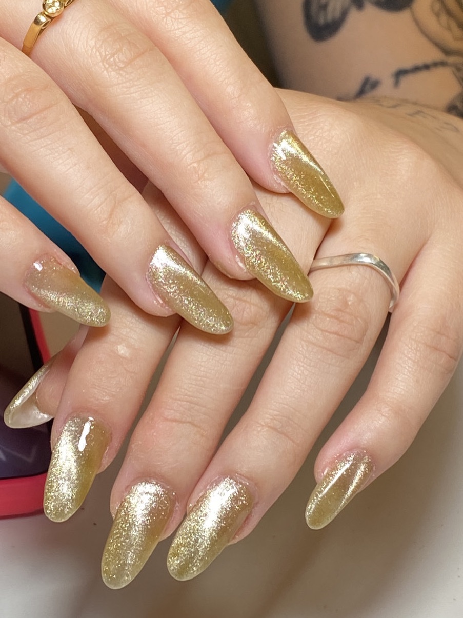 Unhas impecáveis e duráveis: do tradicional ao banho de gel premium.