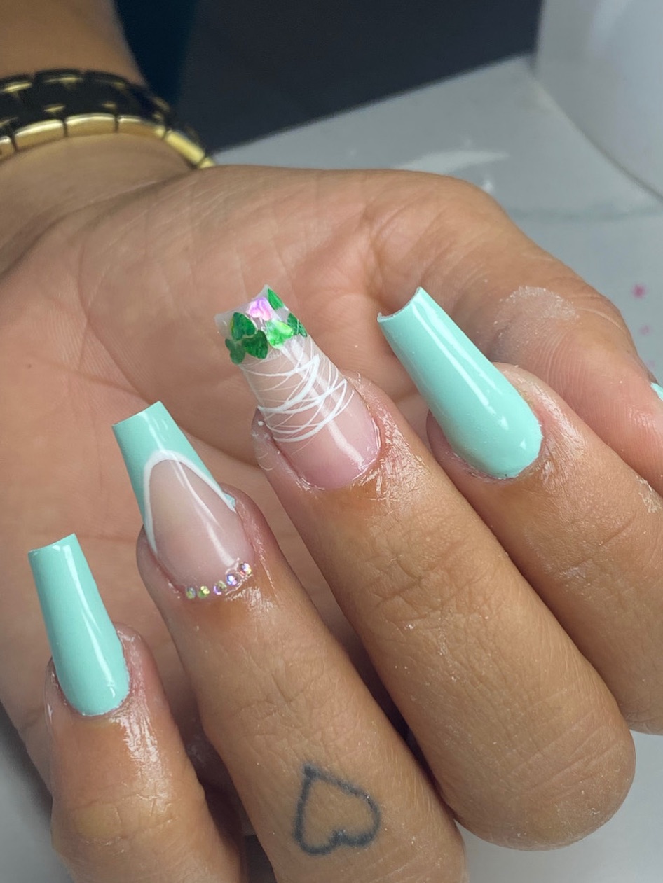 Da esmaltação clássica à alta tecnologia em gel. Qual é o seu estilo hoje?